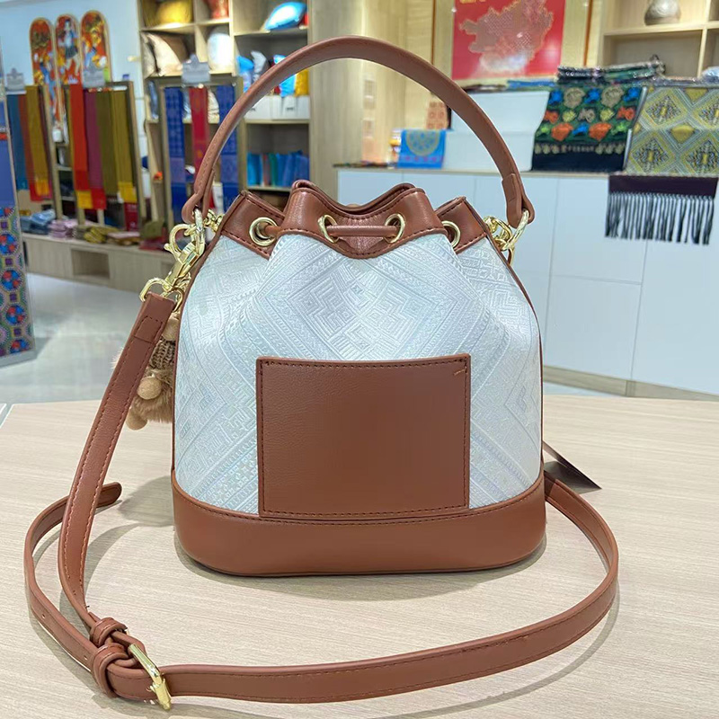 （工美）福袋包
（素白几何纹）